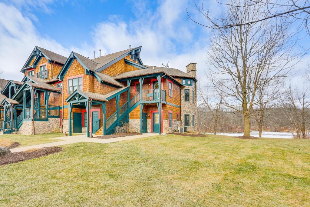 Vernon House | 0.6 Mi to Waterpark | Pool, Hot Tub & Balcony