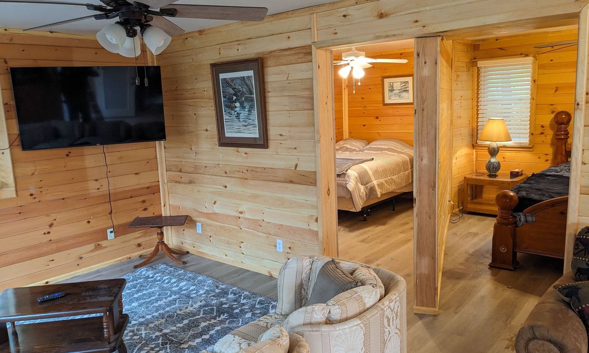 South Rutland House | #1 - 3 bedroom right on Tug hill C5a snowmobile trail. 11 miles from 81 exit131