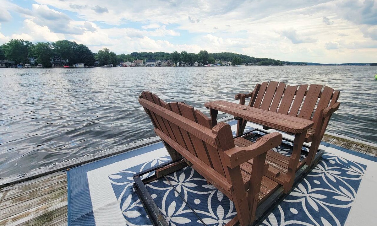 Lake Hopatcong Apartment | 1 Bed 1 bath Lakefront Apartment in Lake Hopatcong, NJ w/lake access and kayaks
