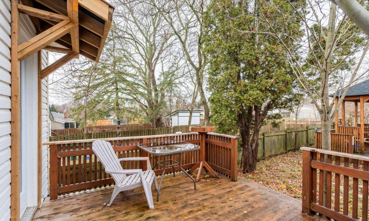 Waterloo Apartment | 1 Bedroom Apartment in North Waterloo w Private Patio - Close to UW, Tech Park