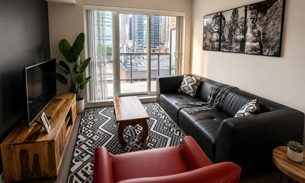 Bay Street Corridor Apartment | 1 Bedroom Suite in the Heart of Downtown Toronto