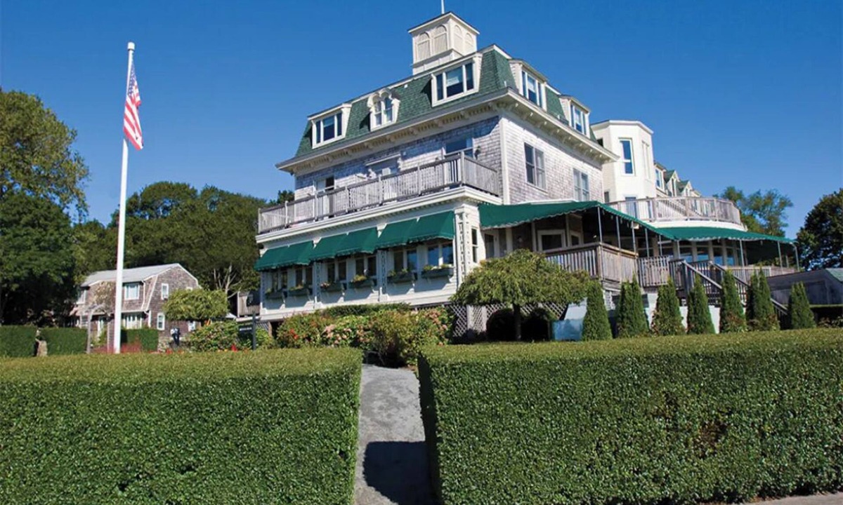 Jamestown Condo | 1 Bedroom Suite w/Kitchenette, Sleeps 4, 10 min from Newport, at Voyager Inn!