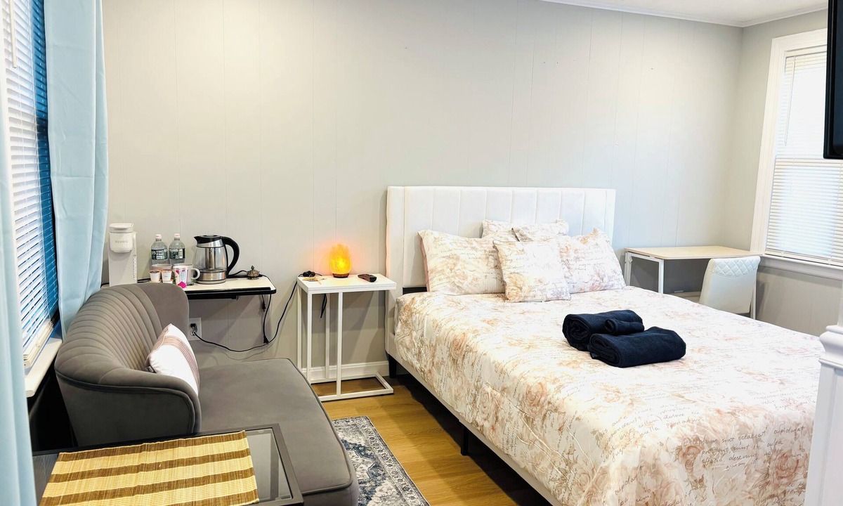 Abington Apartment | 1-bedroom unit with Private Entrance/Laundry/Kitchen/Parking