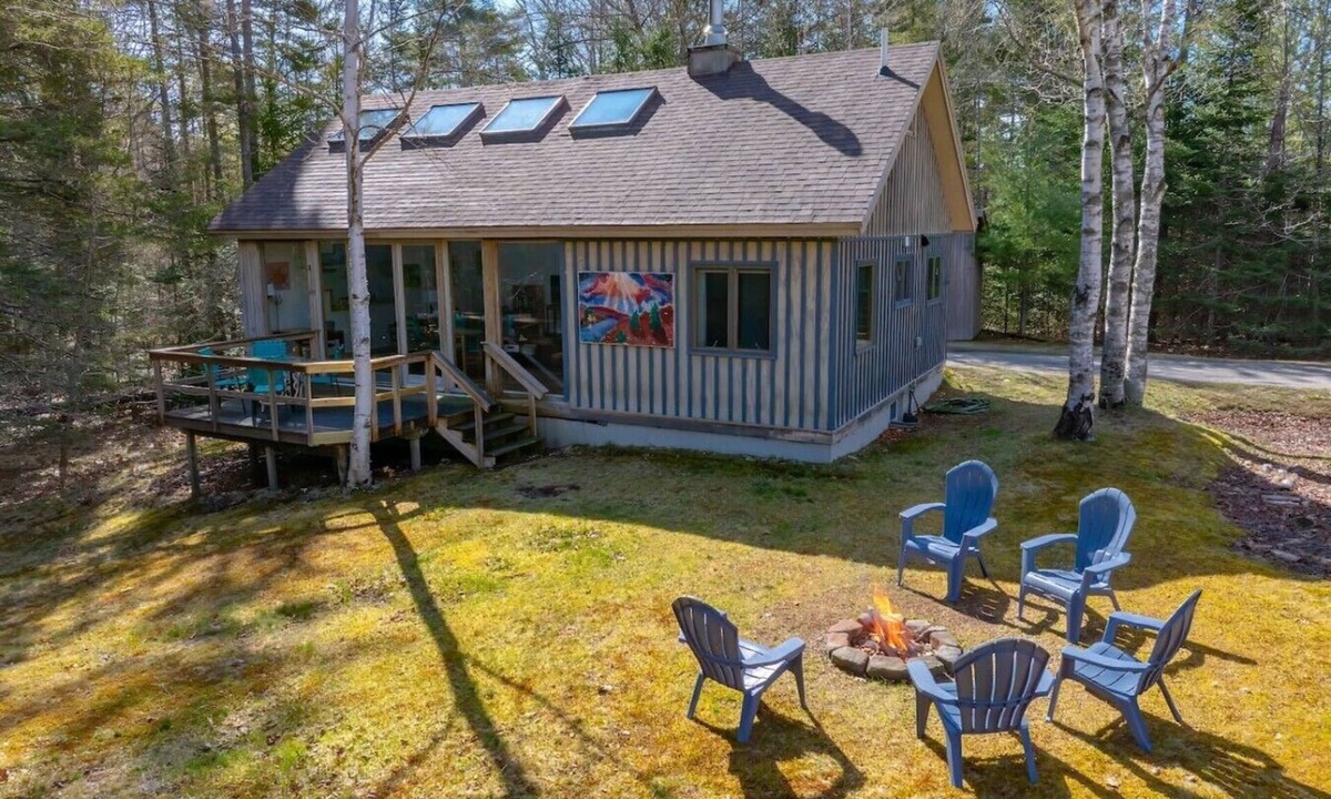 Bar Harbor House | 1 BR Home in Quiet Wooded Area in BH! [Art Studio]