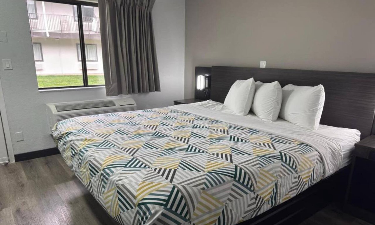 Enfield Apartment | 1 King Bed|Non-Smoking,Micfridge