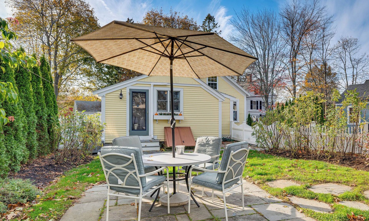 Kennebunk Cottage | < 1 Mi to Beach! Kennebunk Cottage w/Yard
