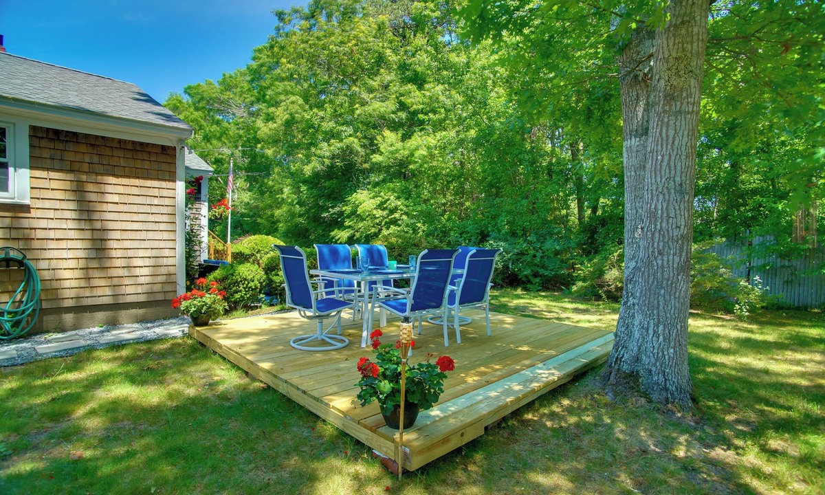 West Yarmouth House | < 1 Mi to Beaches: Cape Cod Bungalow w/Fire Pit!