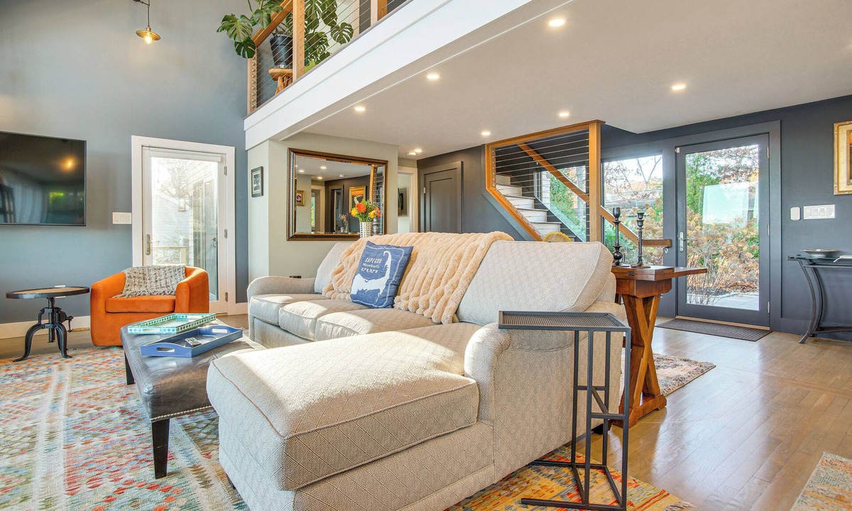 Hyannis Cottage | 1 Mi to Ferry & Beach: Waterfront Hyannis Home!