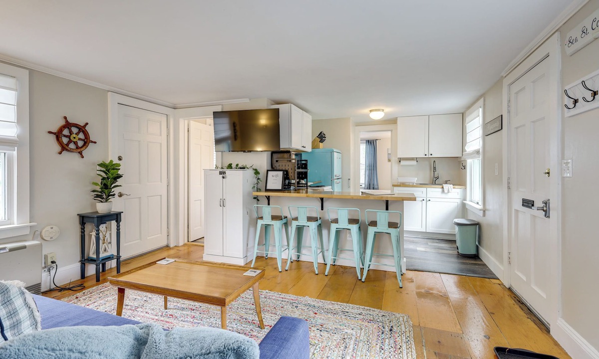 Hyannis Cottage | 1 Mi to Ferry: 'sea Street Cottage' in Hyannis