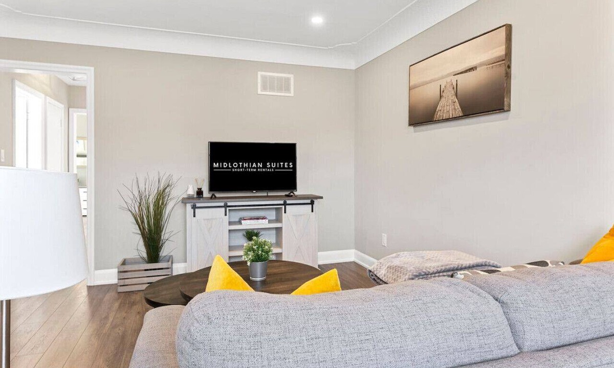 Burlington Apartment | 10 min walk to DT, stylish, free parking | IOB2