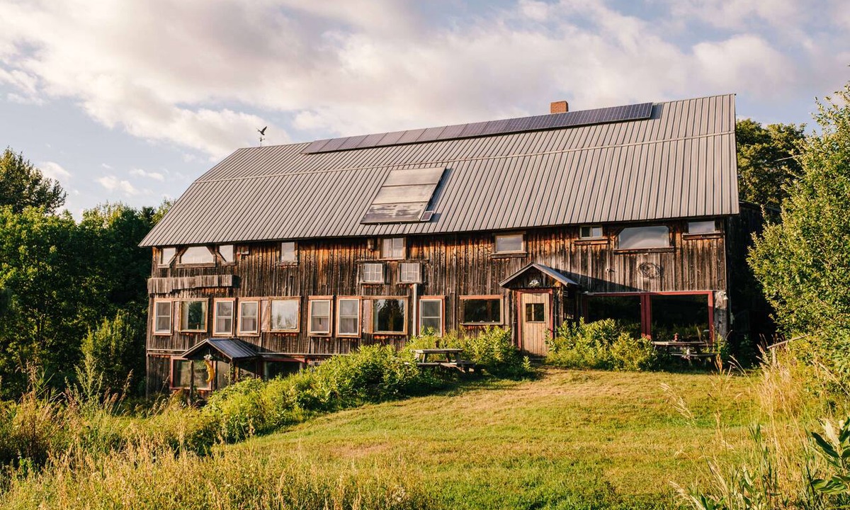 Greensboro Bend House | 100+ Acre Farm Retreat for Groups, Yoga, Weddings