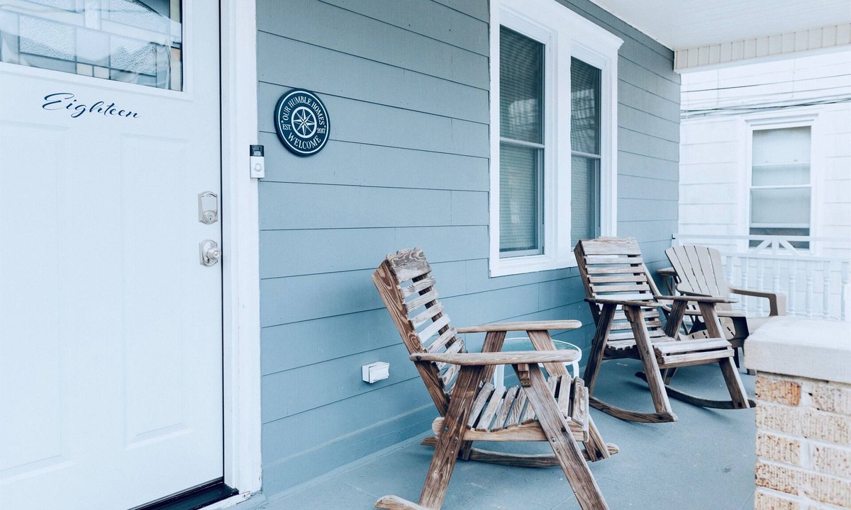 Ventnor City House | 1½ Blocks to Beach | Entire Home | Large Deck w/Grill| Beach Gear | Parking