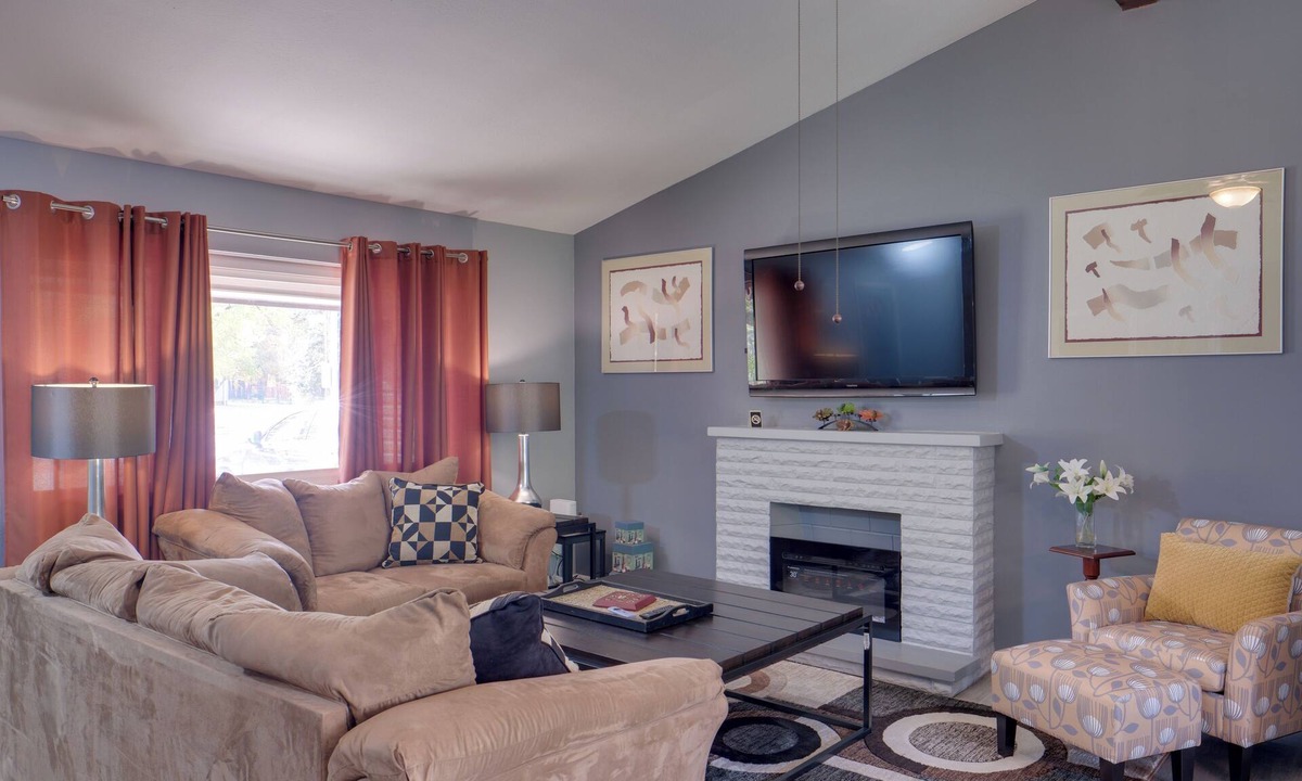 Richmond Heights House | 11 Mi to Dtwn Cleveland: Richmond Heights Retreat!