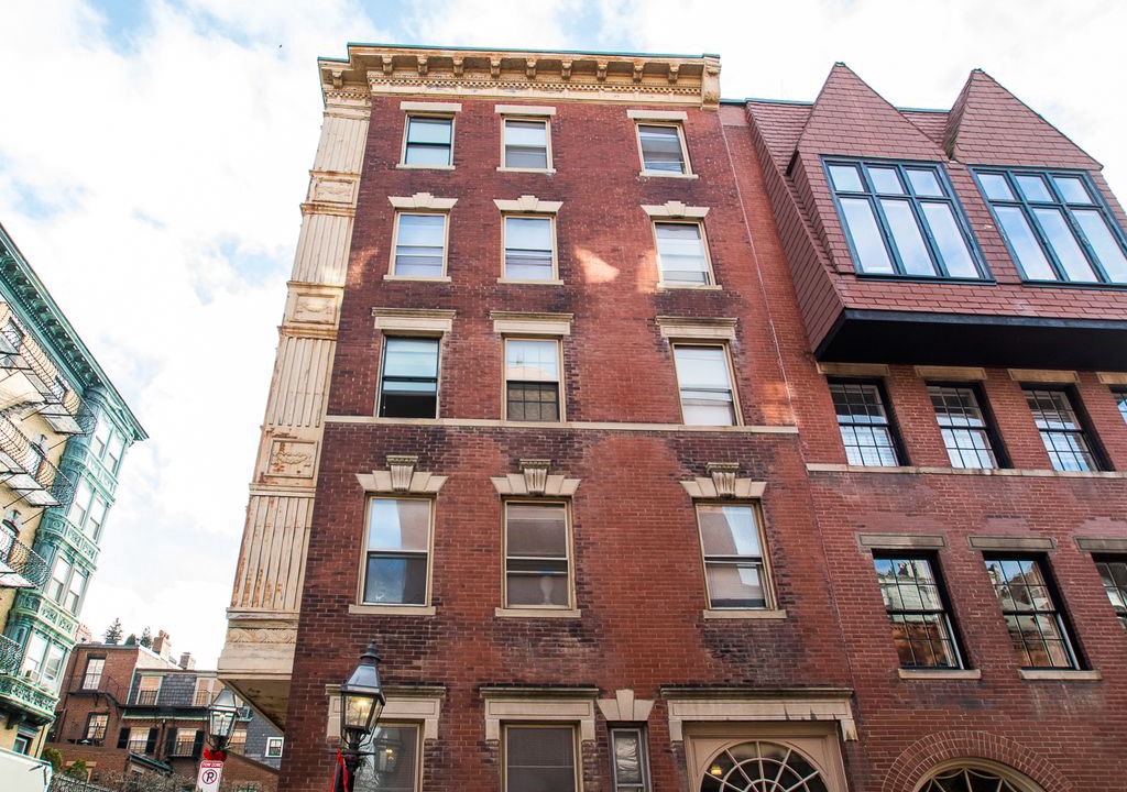 Beacon Hill Apartment | 112 Myrtle Street Apartment 10