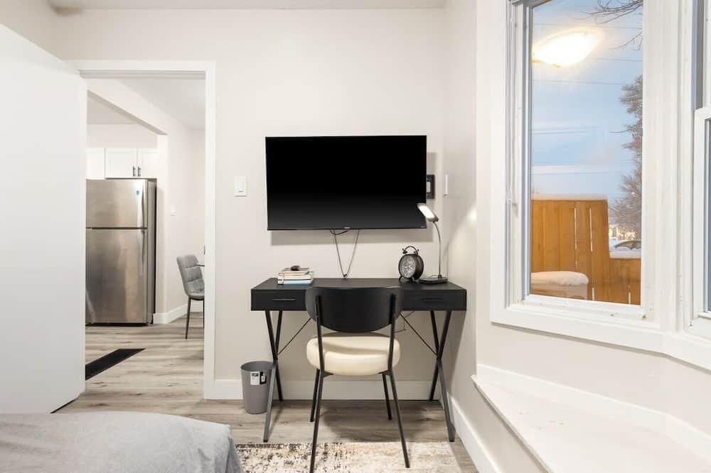 Ottawa Division Bed & Breakfast | 14 minutes from downtown, brand new home in Ottawa
