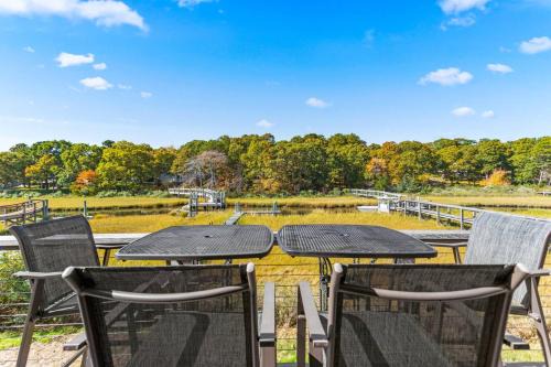 East Falmouth House | 147 Edgewater Dr W, Falmouth
