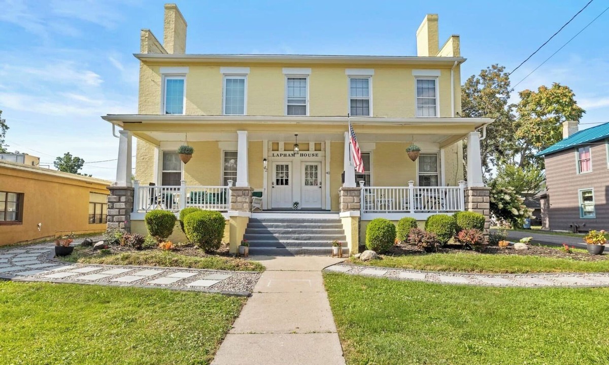 Canandaigua House | 16 Guests in City of Canandaigua/3 Min From Venues