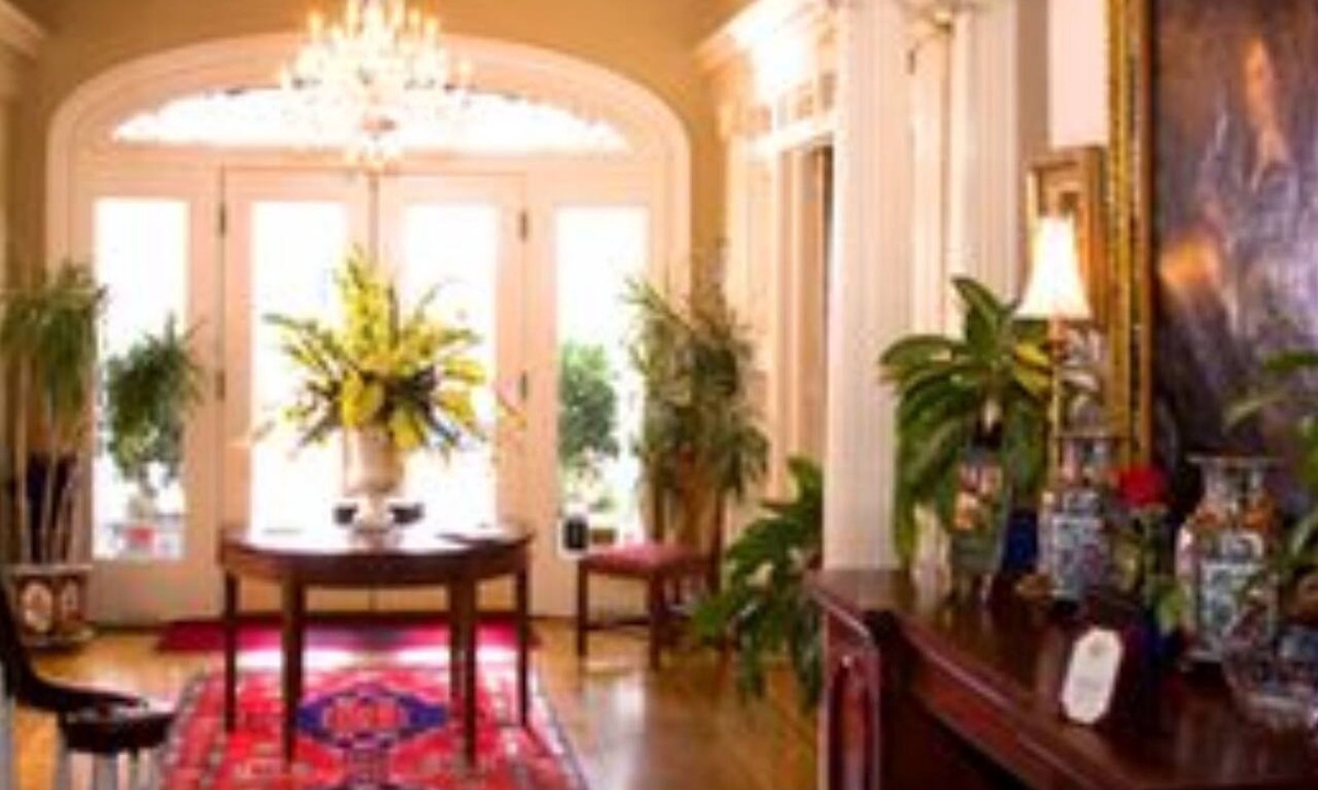 Macon Bed & Breakfast | 1842 Inn