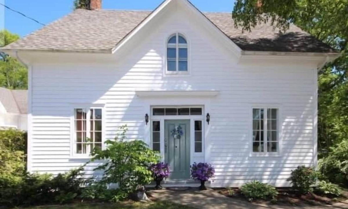Delta House | 1853 Kingsgate Lakehouse-Spacious Historic Escape