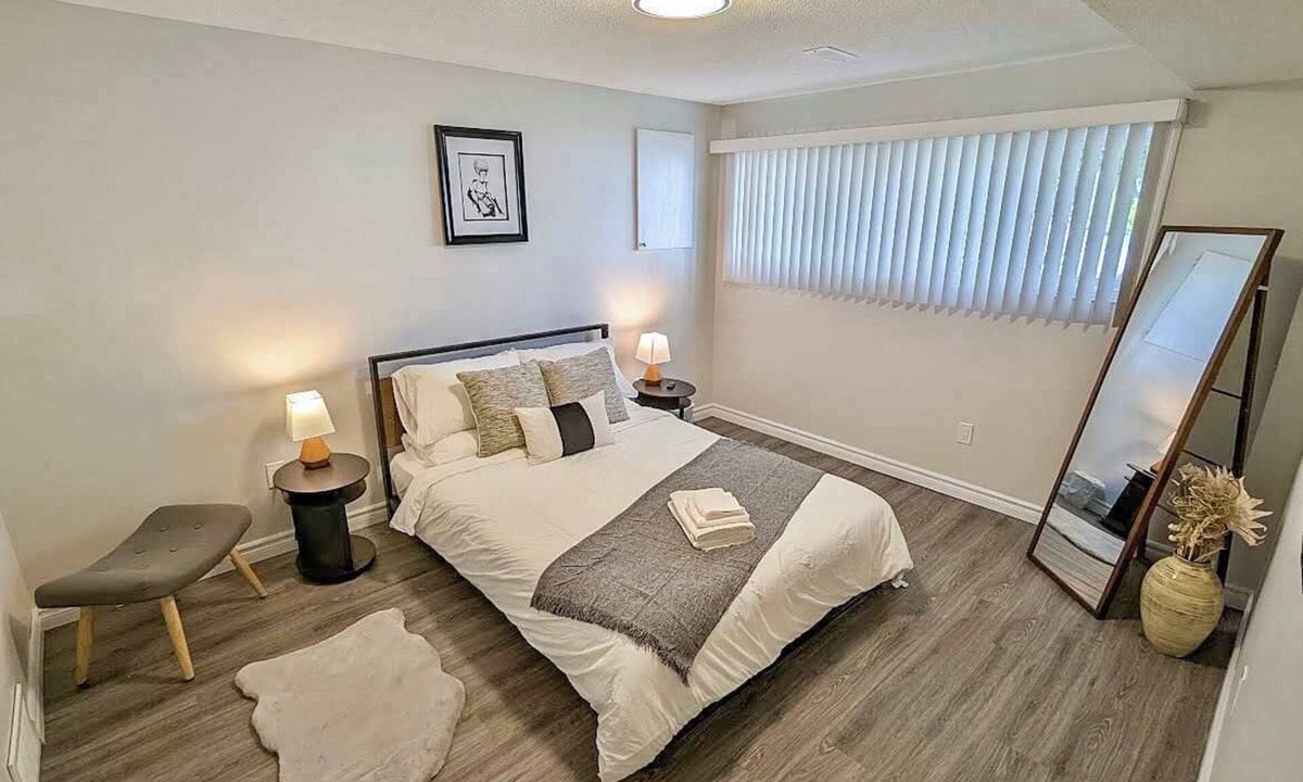 St. Catharines House | 1BDR + Parking | Close to Niagara Falls & Wineries