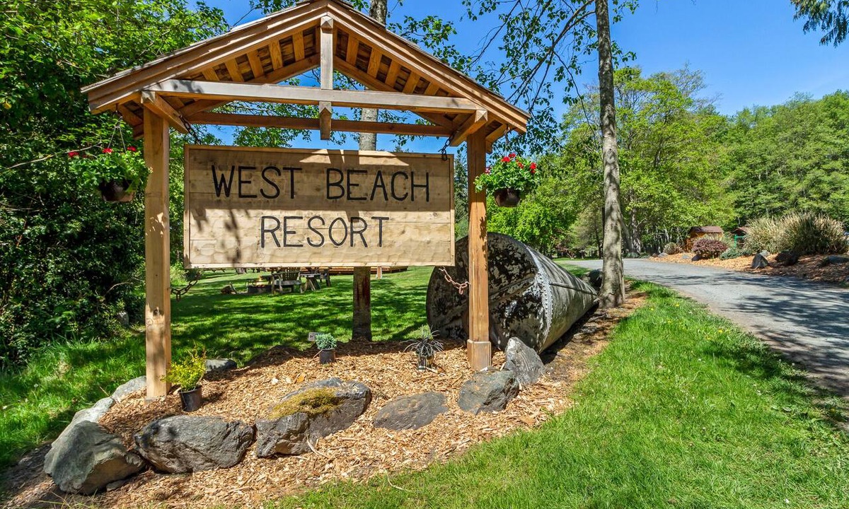 Eastsound Cabin | 1BR Beachfront Cabin directly on world class west-facing beach!
