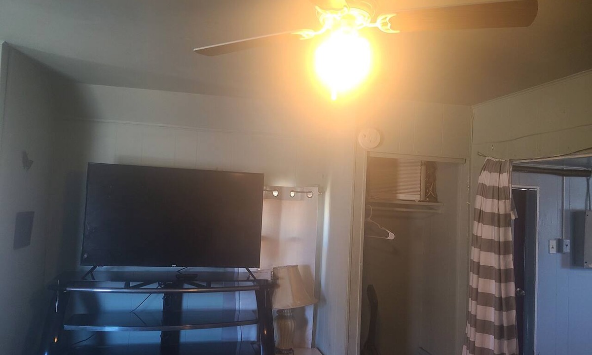 Wildwood Apartment | 1BRpet/420FriendlyCloseToBeachSundeckSmartTV,Aug/SeptDealsPromWkndsSeniorWks"26"