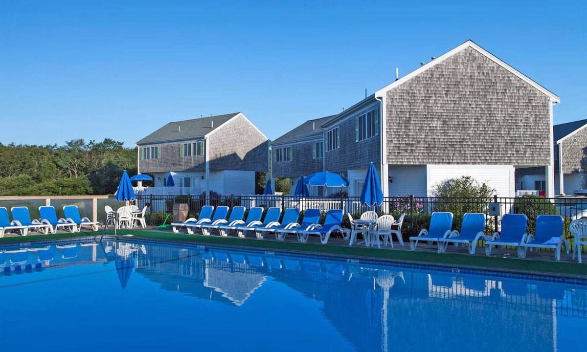 West Yarmouth Apartment | 2 1BR Townhouses, Green Harbor Resort, Sun Loungers, Picnic Area, Beach Access