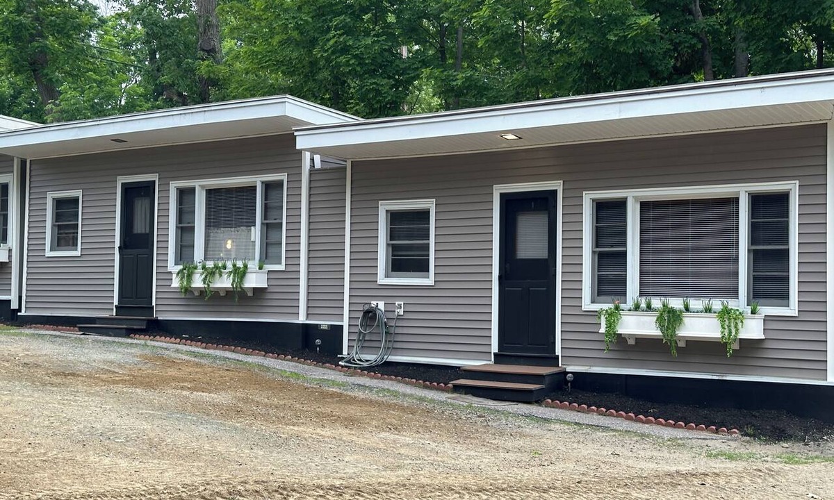 Meredith Cabin | 2 Bdrm Cozy Cottage #1 close to town docks Lake Winnipesaukee - Meredith