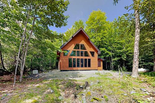 Franklin House | 2 beautifully designed, off-the-grid homes with amazing lakefront views & access