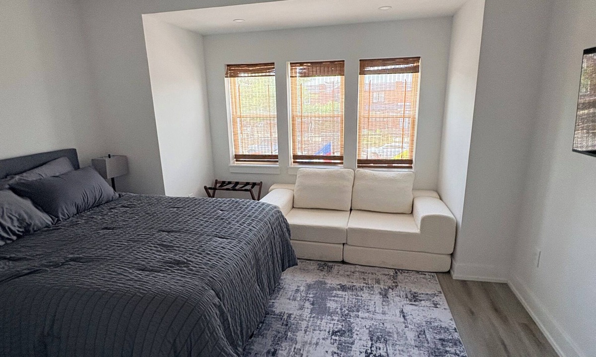 South Philadelphia Apartment | 2-bed apartment in vibrant South Phila neighborhood walking distance to stadiums