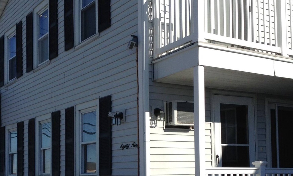 Hampton Condo | 2 Bedroom Condo, one block from the beach