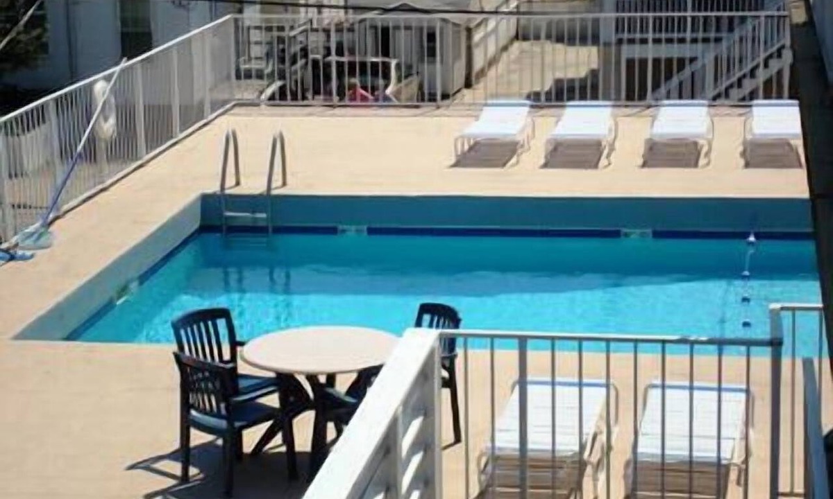 North End Condo | 2 Bedroom Condo *Pool* 1 Block from Beach