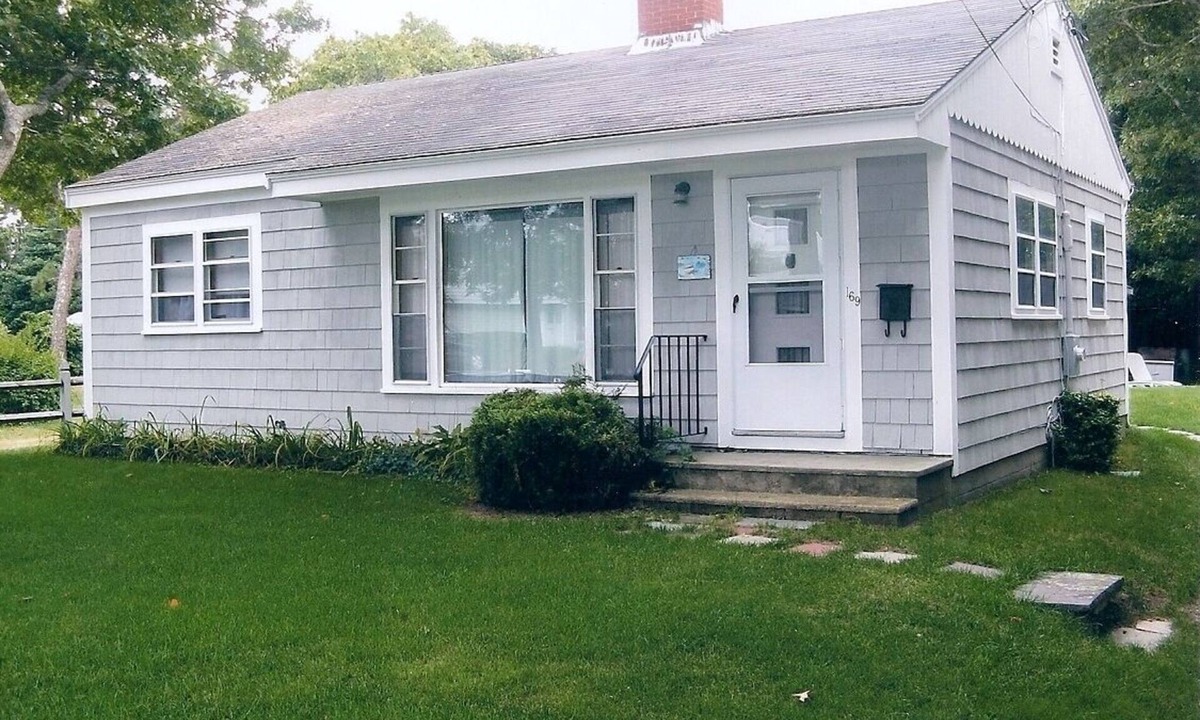 South Yarmouth Cottage | 2 Bedroom Cottage in South Yarmouth - Walk 1,000' to the Beach