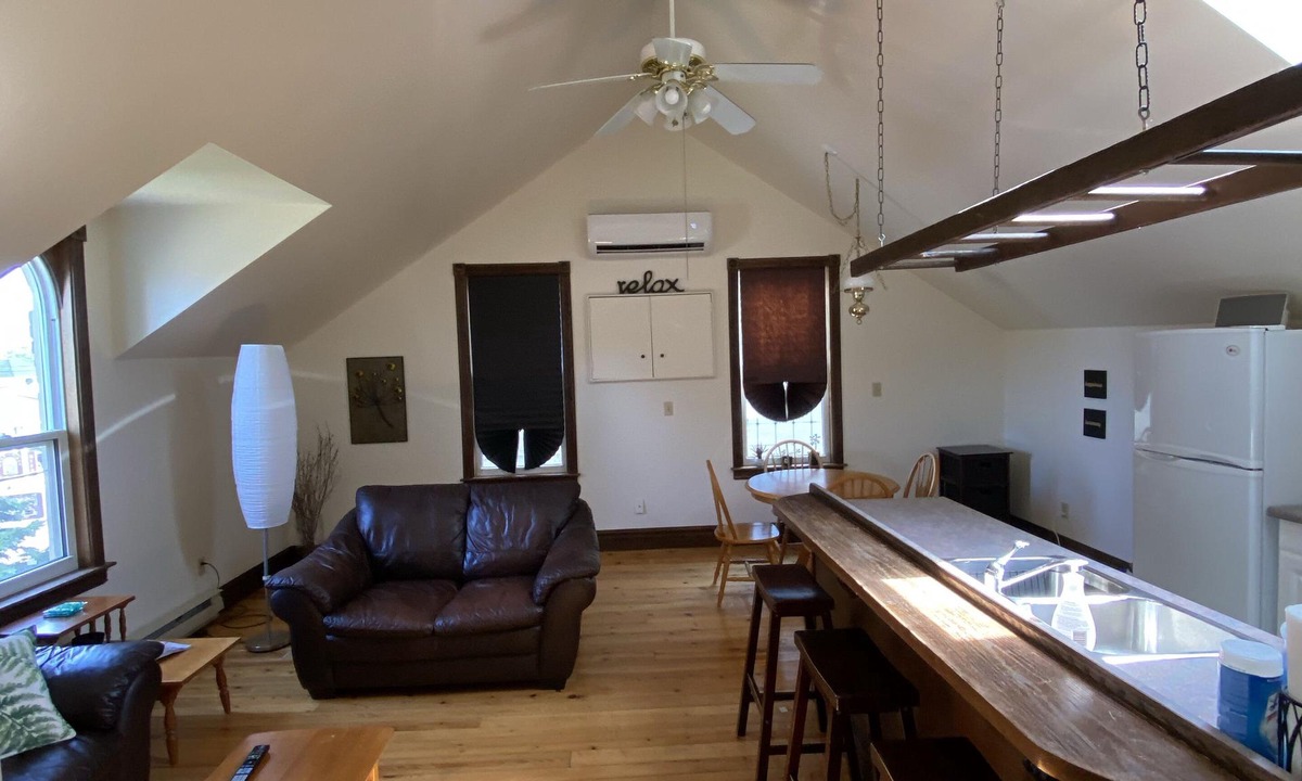 Southampton Apartment | 2 Bedroom, Southampton Apartment Near Beach & Downtown