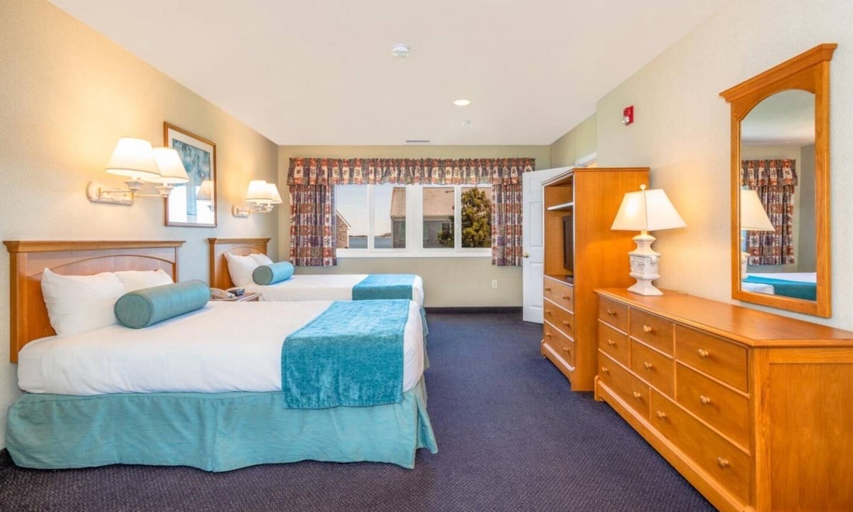 West Yarmouth Apartment | 2 Delightful Townhouses with Picnic Area and Easy Beach Access