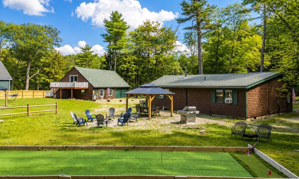 Moultonborough House | 2 Homes Retreat | Game Rooms + Fire Pit | Winni