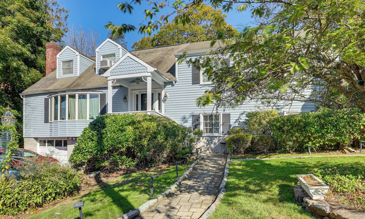 Greenwich Apartment | 2 Mi to NYC Train: WFH-Friendly Greenwich Apt!