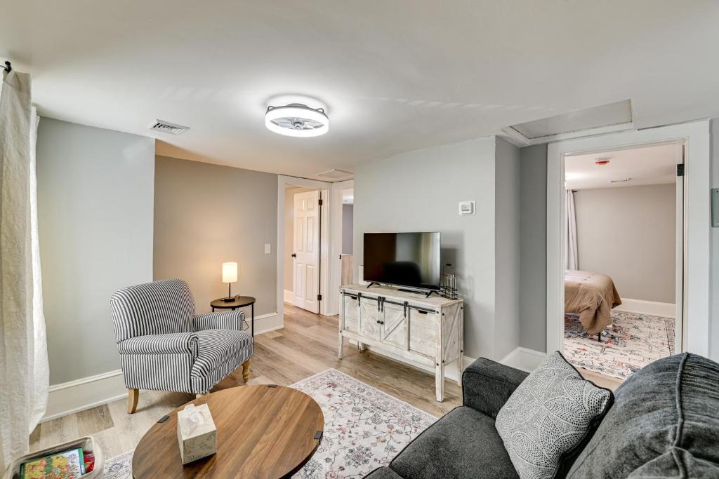 Lincoln Park Apartment | 2 Mi to Uptown: Centrally Located Kingston Apt!