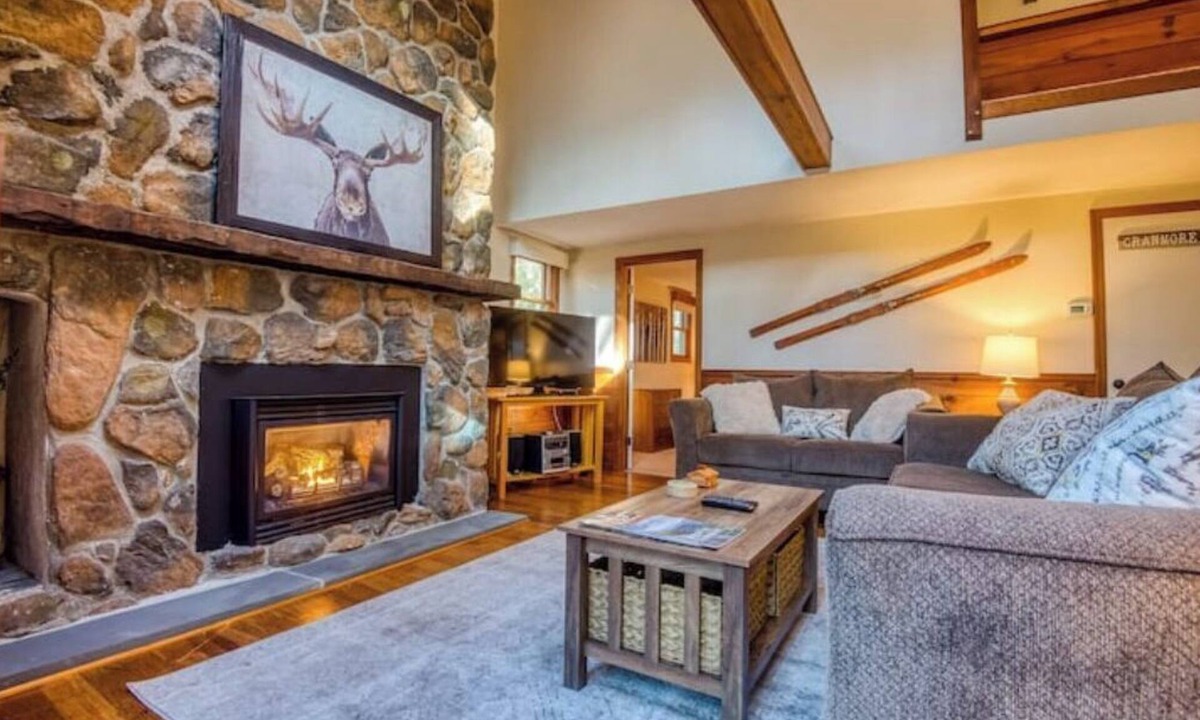 North Conway House | 2 miles to downtown North Conway. Close to Ski Resorts, Game Room