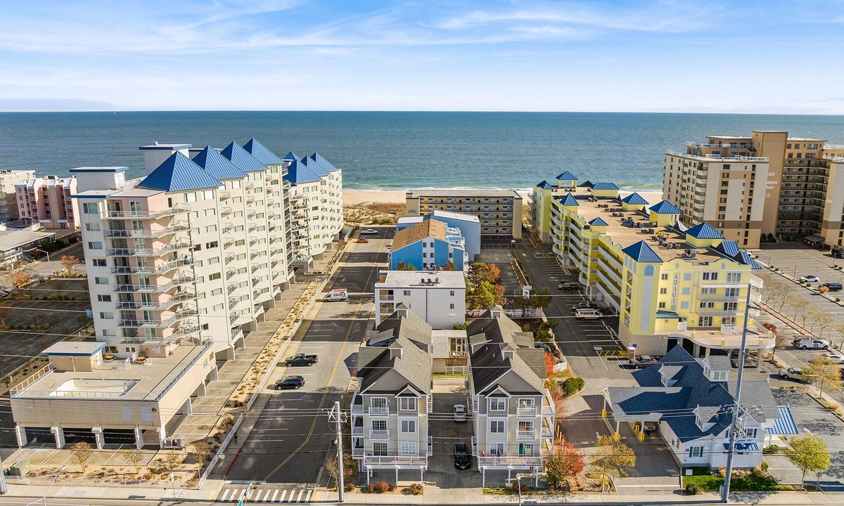 Midtown Ocean City House | 2 North 4bed/3.5 bath 3 Car Garage New Flooring Stairways&Hallways 2026