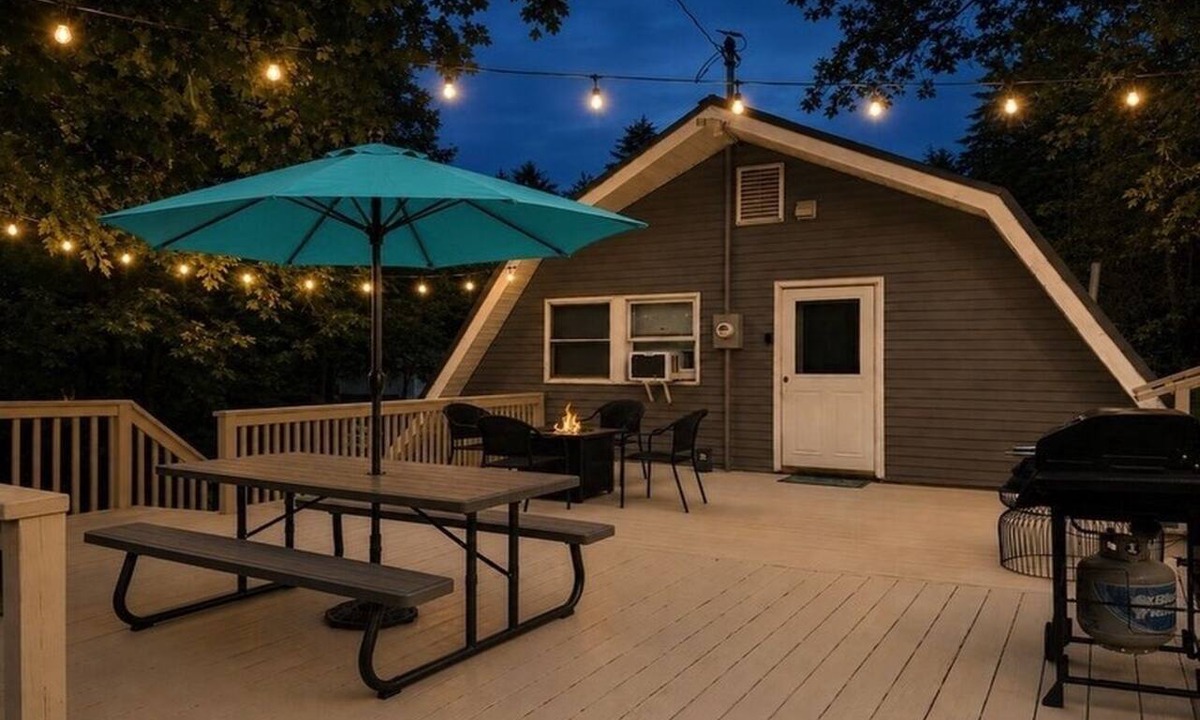 Margaretville Cottage | 2 Person Rain Shower-Cozy Cottage+King Bed+15 Min ⛷️Kayaks+Wine Barrel Table