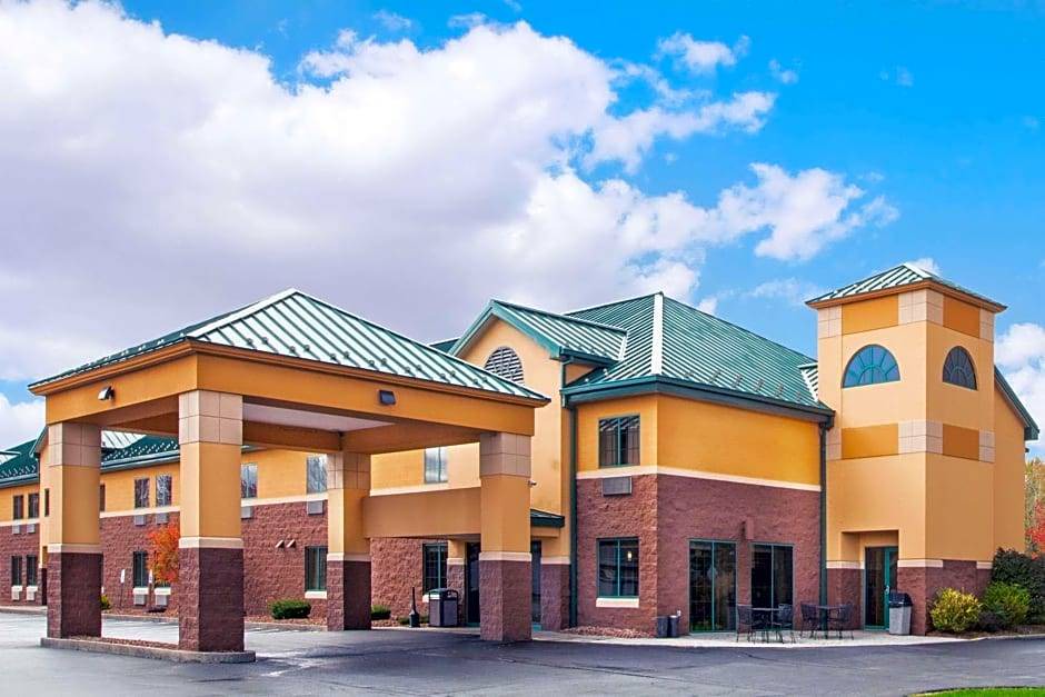 Brewerton Hotel | 2-Star Hotel ∙ Days Inn by Wyndham Brewerton/ Syracuse near Oneida Lake