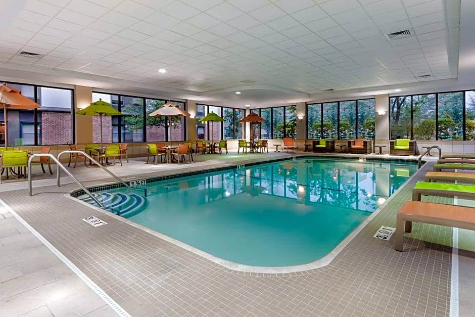 Marlborough Hotel | 2-Star Hotel ∙ Hampton Inn Boston / Marlborough