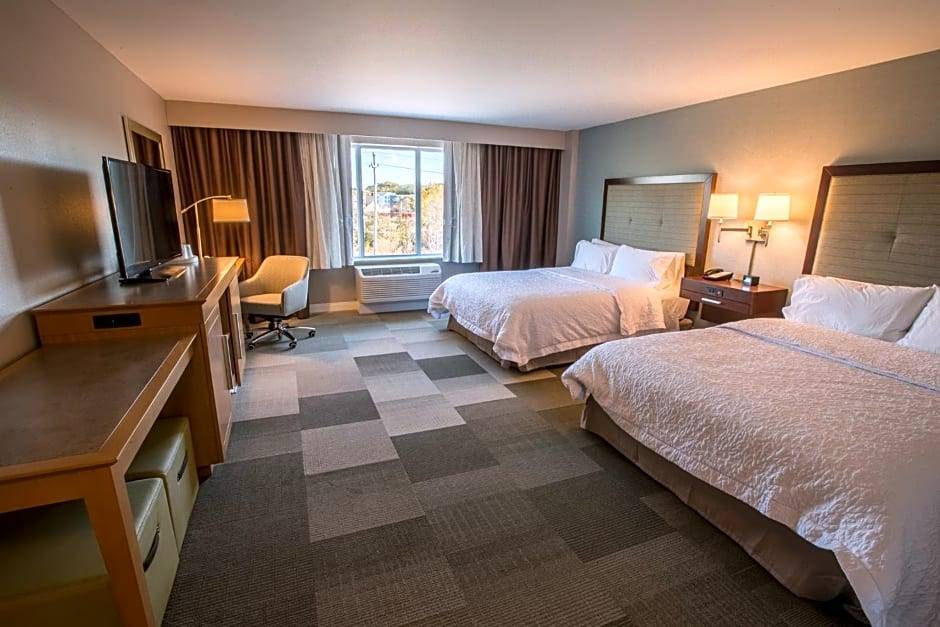 Amesbury Hotel | 2-Star Hotel ∙ Hampton Inn by Hilton Amesbury, MA