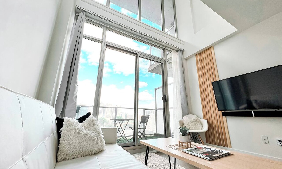 Byward Market - Parliament Hill Condo | 2-STOREY LUXURY LOFT - CENTRETOWN 1 BEDROOM + 2 BATHS - SCANDINAVIAN INSPIRED