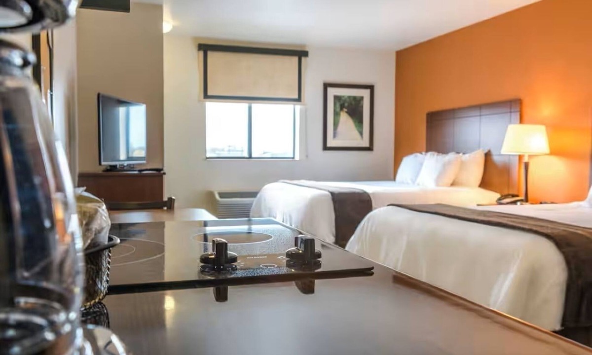 Pasco Hotel | 2 Units | Spacious Stays | w/Kitchenettes