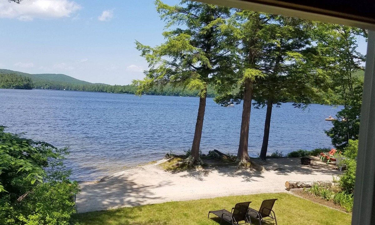 Raymond House | 20 steps to private sandy beach, new whole house AC, last week avail July 11-18