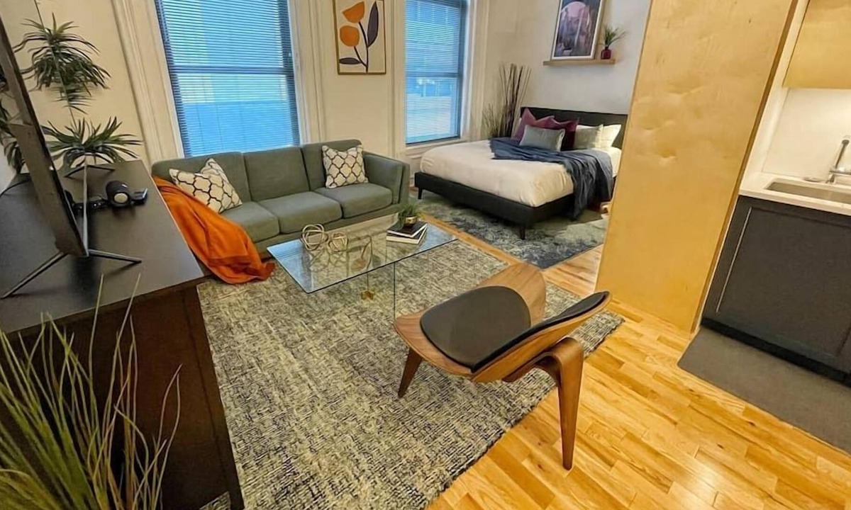 Downtown Apartment | #202 · Yale area-gorgeous, modern studio w/loft #202