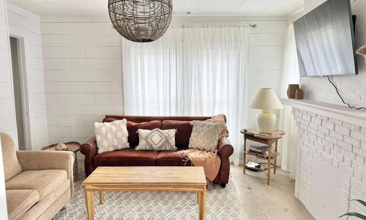 Erie Apartment | 257 Upper Midtown Boho St Vincent BRAND NEW RENO