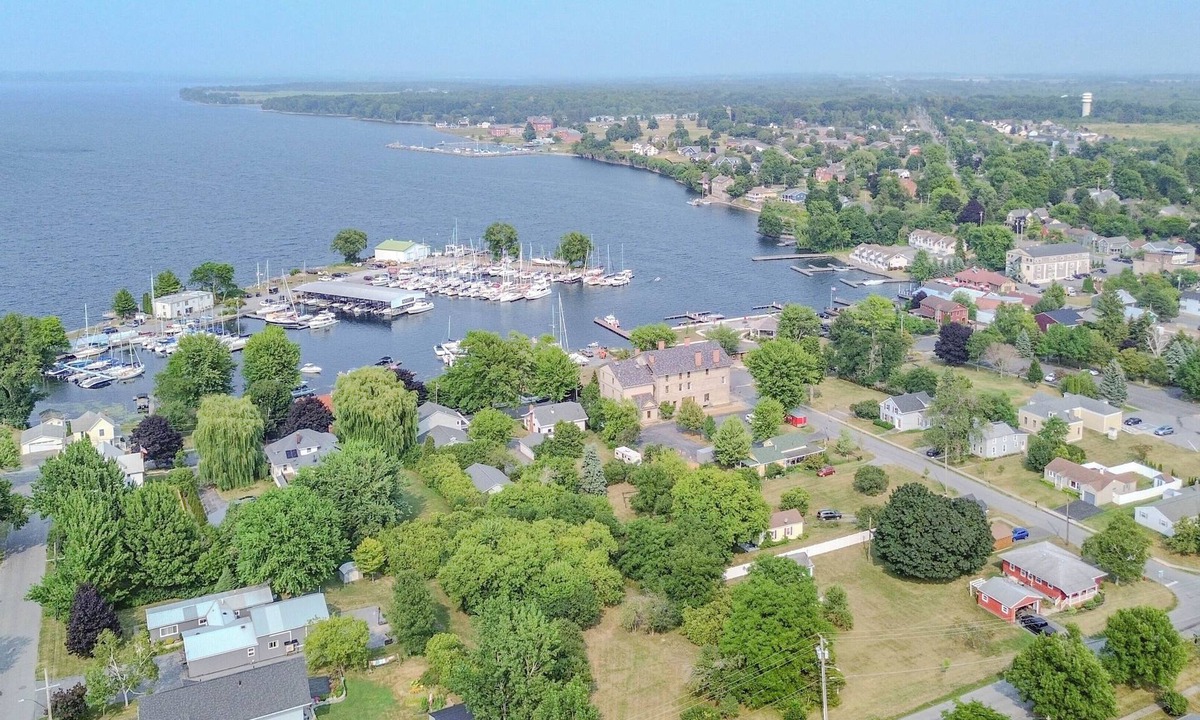 Town of Hounsfield Apartment | 2BR Lake Ontario Suite King Bed, Historic Village, Walk to Waterfront & Dining